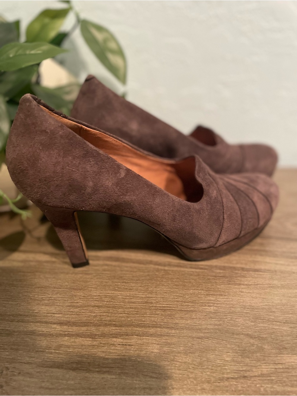 Clark’s Classic Brown Suede Women's Mid-Heel Pumps